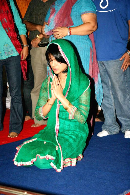Priyanka Chopra at father Ashok Chopra's kirtan event, Chakala in Mumbai.
