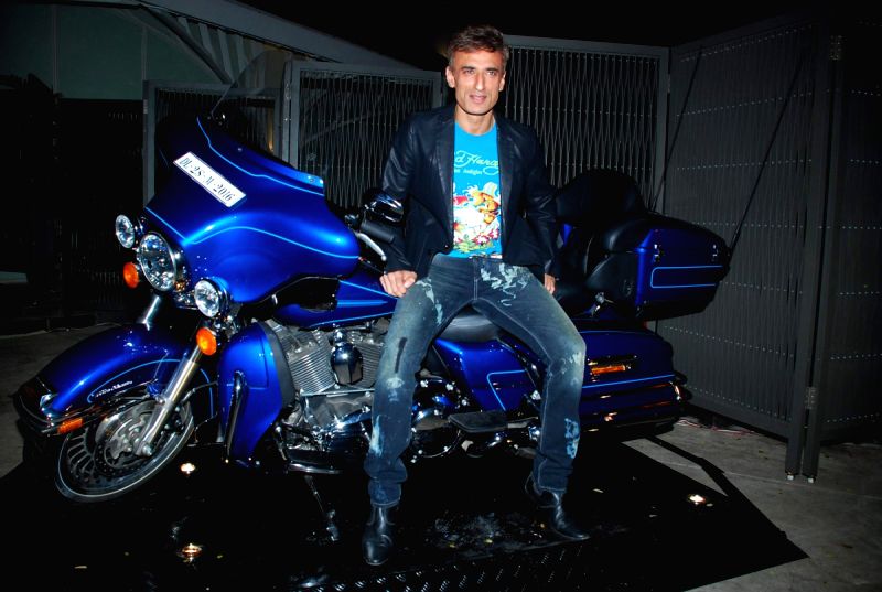 Rahuv Dev at Harley Davidson bash hosted by Arju Khanna, Tote.
