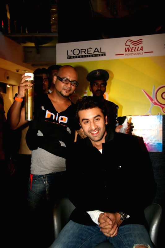 Ranbir Kapoor at Cut-a-thon Oberoi Mall.