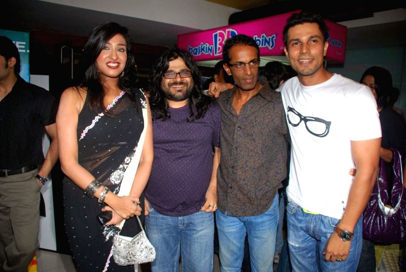 Randeep Hooda, Rituparna Sengupta and Pritam at Love Khicchdi premiere.