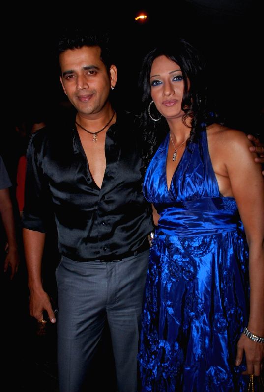 Ravi Kishan and model Brinda Parekh at her birthday bash at Vie Lounge.