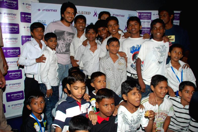 Reitesh Deshmukh at Fame Adlabs for Pink Ribbon kids show for NGO.