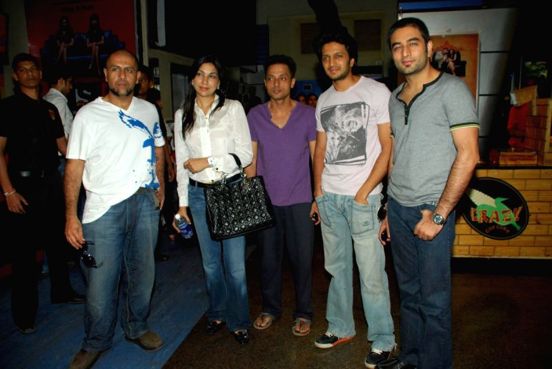 Reitesh Deshmukh at Fame Adlabs for Pink Ribbon kids show for NGO.
