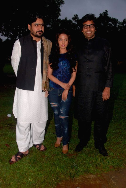 Ria Sen and Ashutosh Rana at "A Strange Love Story" film on location at Kamalistan.