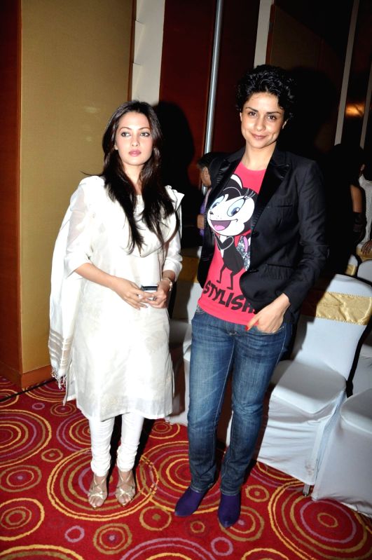 Riya Sen and Gul Panag at Ketan Mehta's Ramayana press meet at Courtyard Marriott.