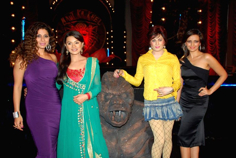 Roshni Chopra and other celebs on the sets of Aahat serial at Goregaon.