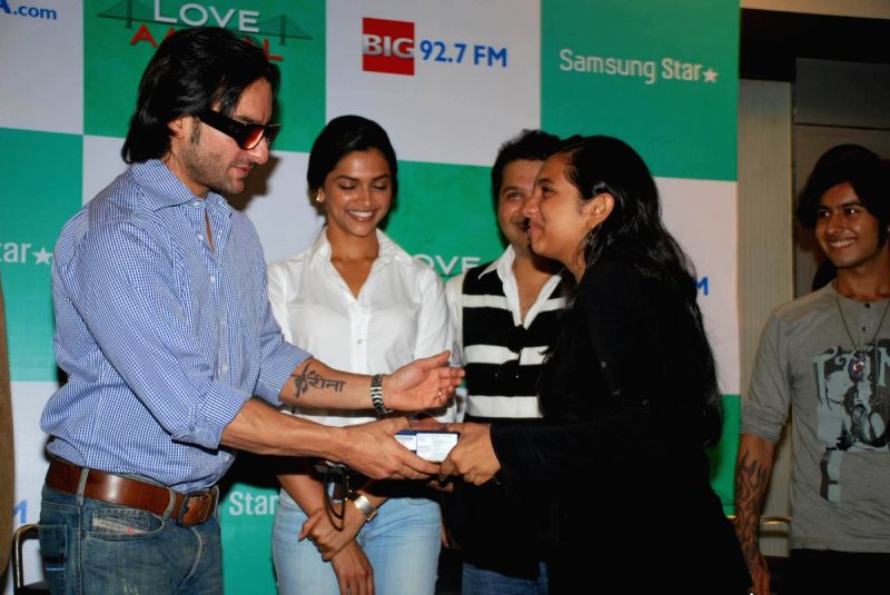 "Saif Ali Khan & Deepika Padukone meet LAK-Bigadda contest winners”.