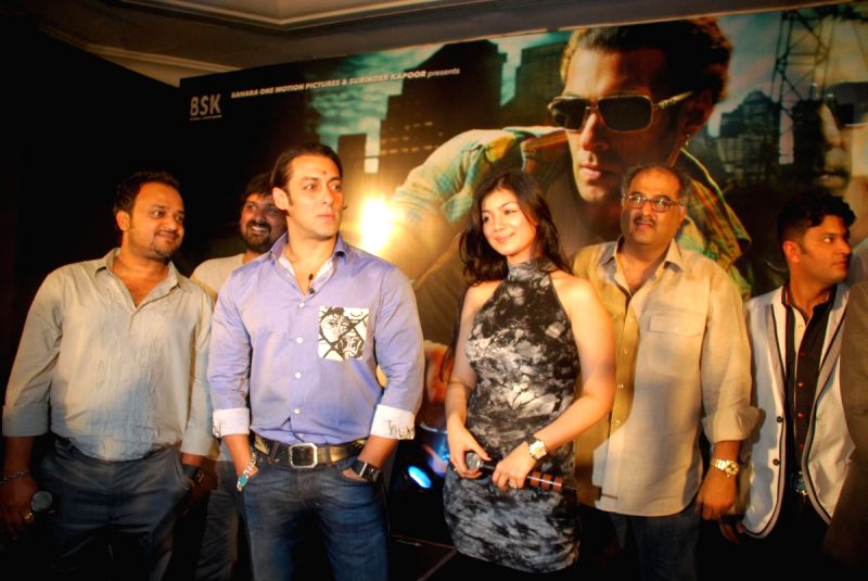Salman Khan &amp; Ayesha Takia at “Wanted Press Meet”.
