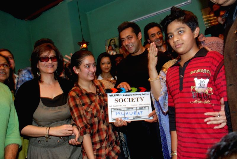 Salman Khan, Sarika at Smita Thackeray's Film Mahurat Society at Four Bungalows.