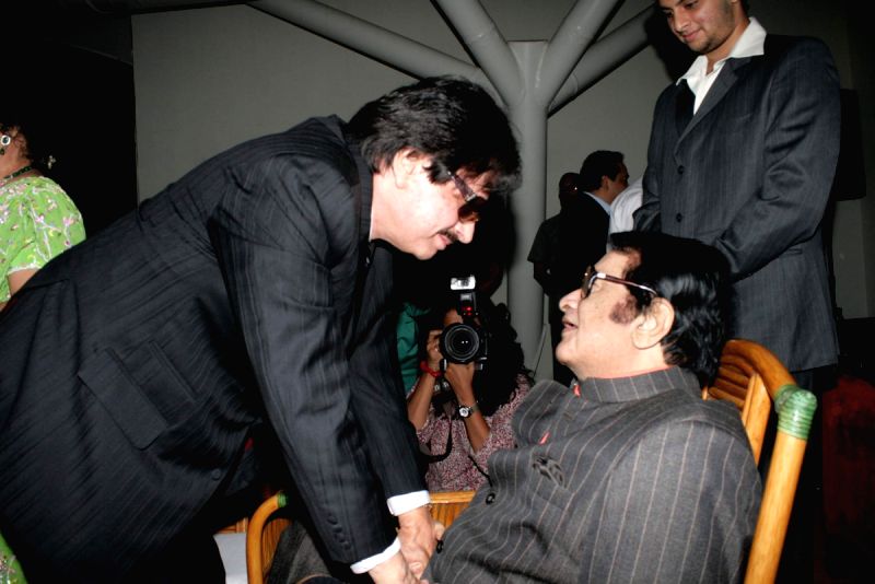 Sanjay Khan and Manoj Kumar at Lalit Intercontinental Anniversary.
