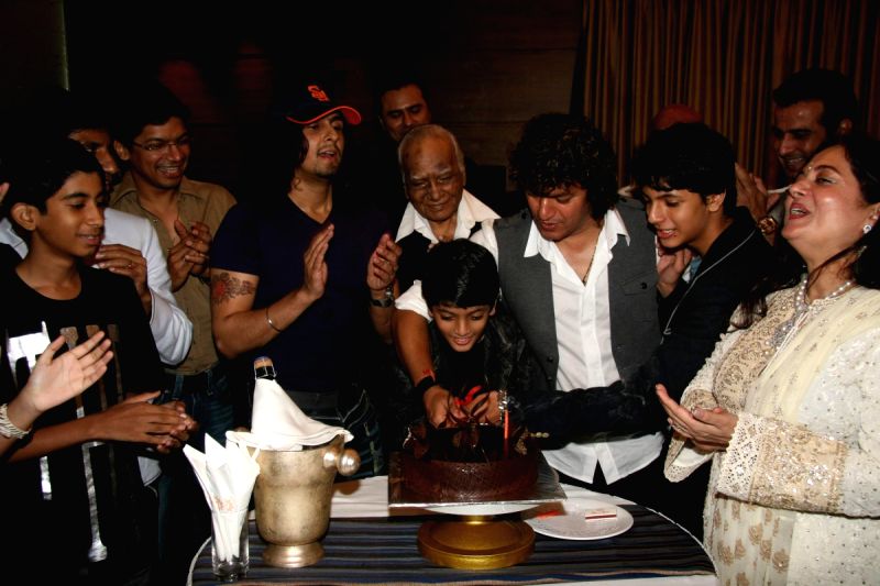 Shaan and Sonu Nigam at Aadesh Shrivastav's birthday bash at Sun N Sand.