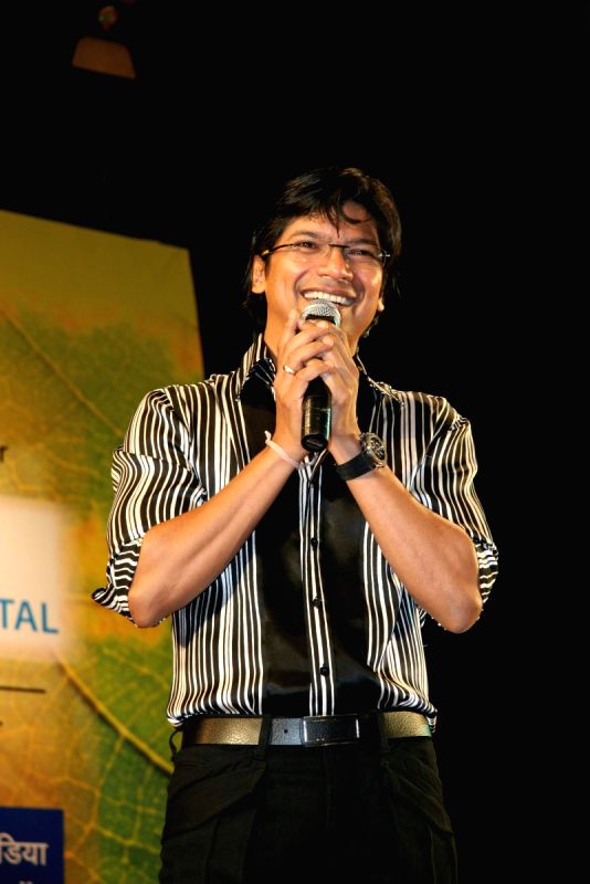 Shaan at 72nd birthday of Hridaymanth Mangeshkar at Ravindra Natya Mandir.