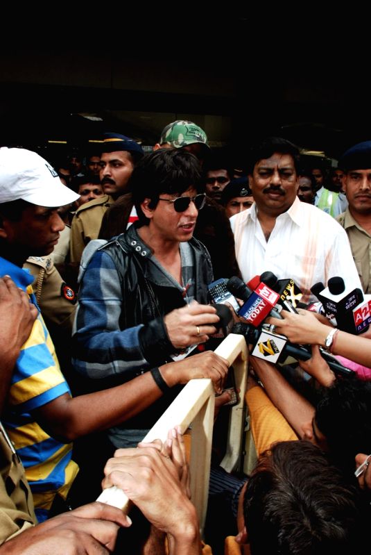 Shah Rukh Khan arrive back in Mumbai.
