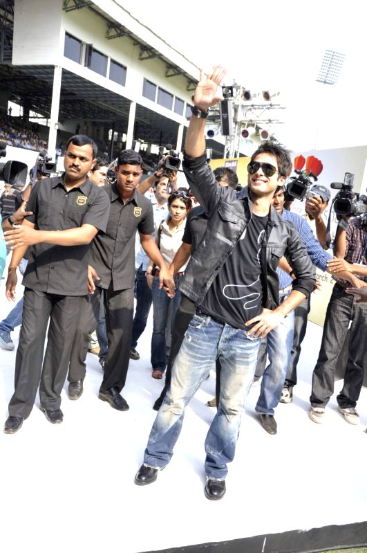 Shahid Kapoor promotes "Paathshala” at a Charity Cricket Match in Mumbai on Tuesday Evening.