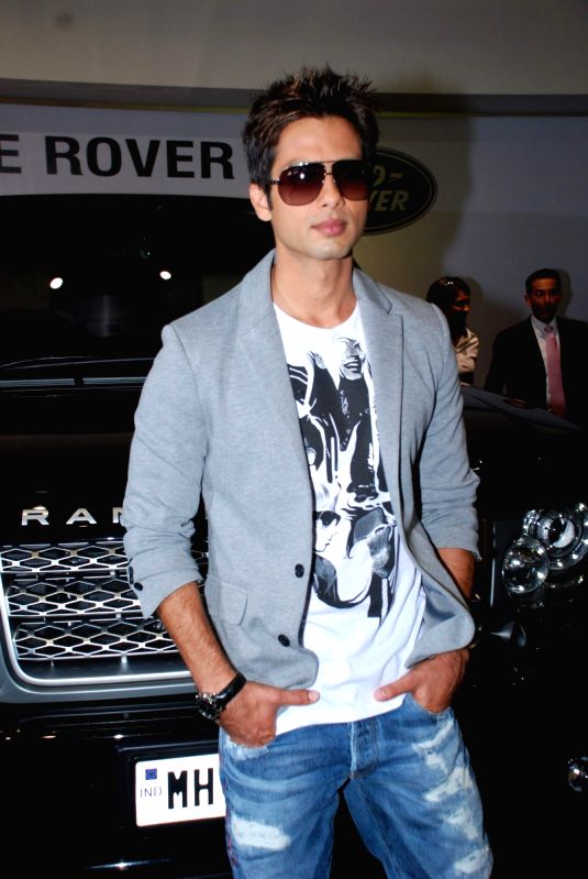 Shahid Kapoor receiving the keys of his new Range Rover Model Year 2010 from Mr. Ratan N. Tata, Chairman, Tata Sons & Tata Motors, at the Jaguar Land Rover Showroom in Mumbai on 2nd November 2009. Mr. Kapoor purchased this Range Rover.”