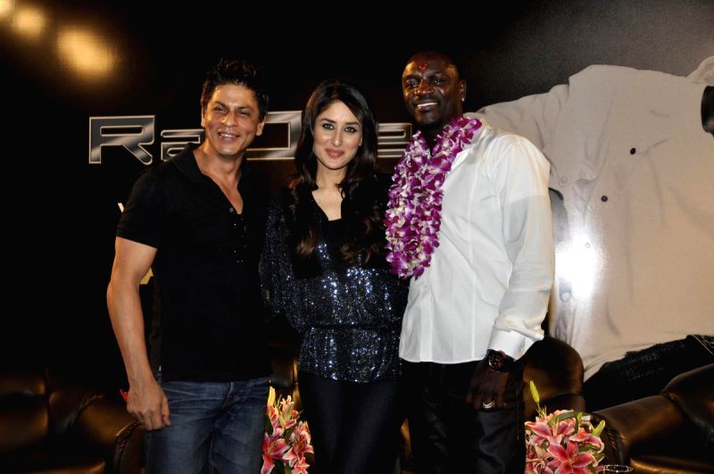 Shahrukh Khan, Akon & Kareena Kapoor pose at a press conference of their forthcoming movie Ra.One held in Mumbai today. Singer Akon is in Mumbai to record a song for Ra.One.