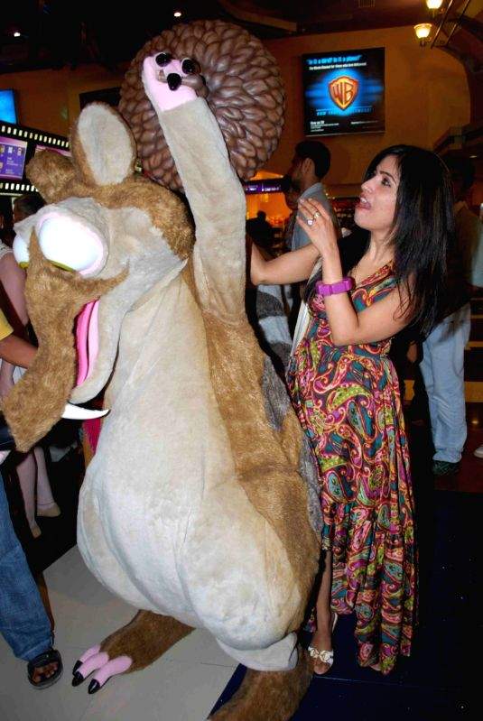 Shibani at the premiere of movie Ice Age 2 in Mumbai.