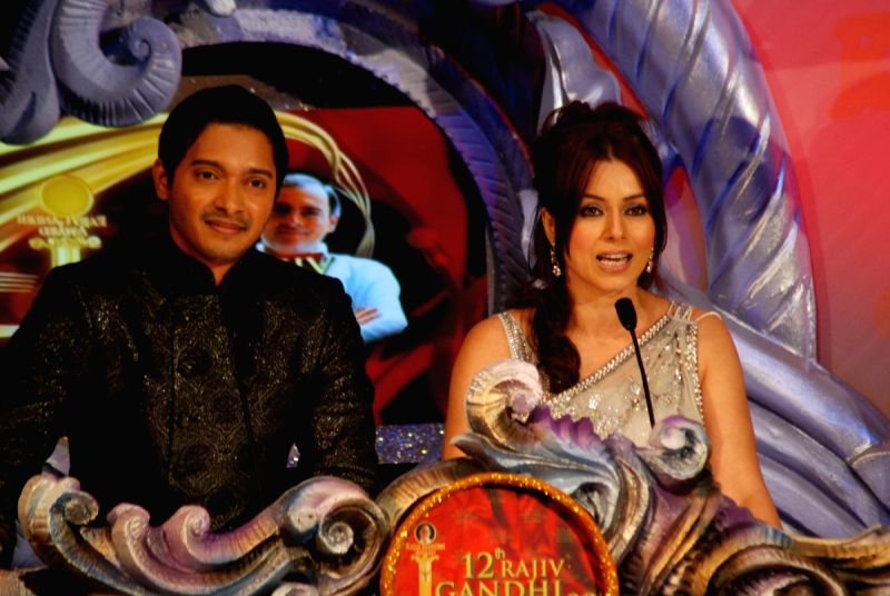 Shreyas Talpade and Mahima Chaudhary at the “Rajiv Gandhi Awards”.