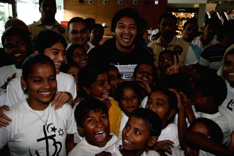 Shreyas Talpade at Cut-a-thon Oberoi Mall.