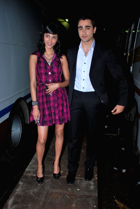 Shruti Hassan and Imran Khan on the sets of India's got talent.