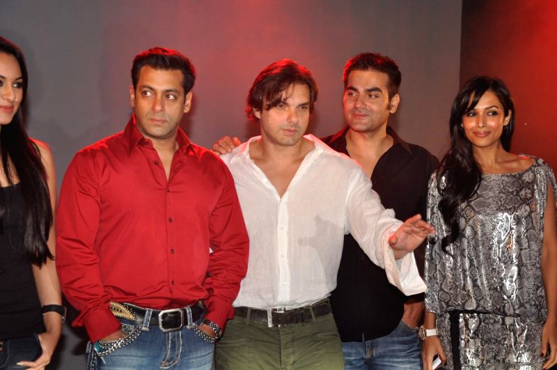 Sonakshi Sinha, Salman Khan, Sohail Khan, Arbaaz Khan with Malaika at Fridaymoviez.com website launch at JW Marriott, Juhu in Mumbai on Friday Night.