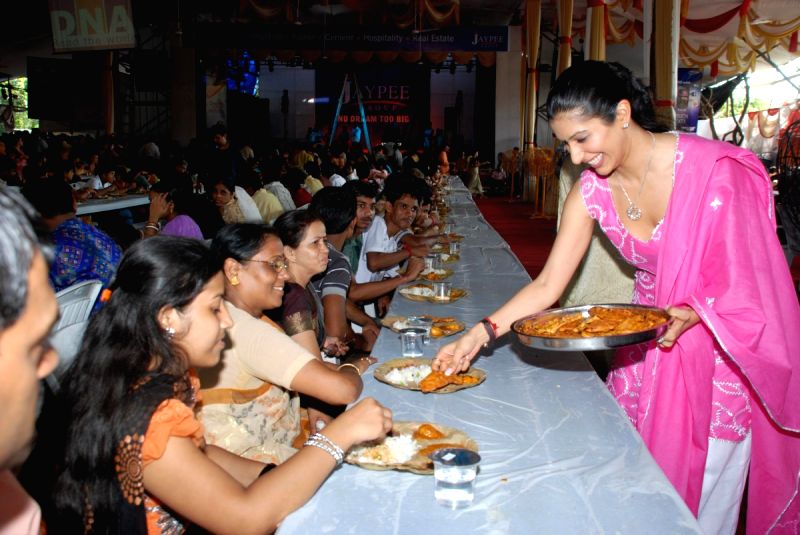 Sophie Choudhary at Durga Pooja at Juhu, in Mumbai.