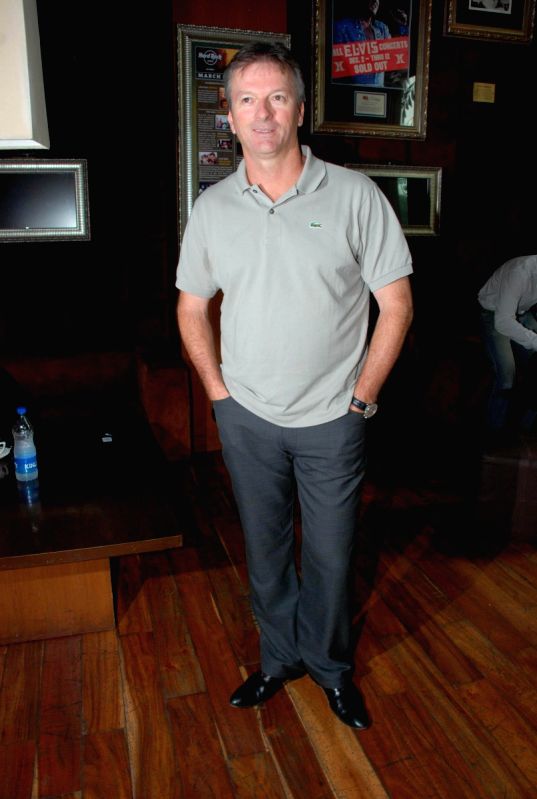 Steve Waugh launches 6up mobile game.