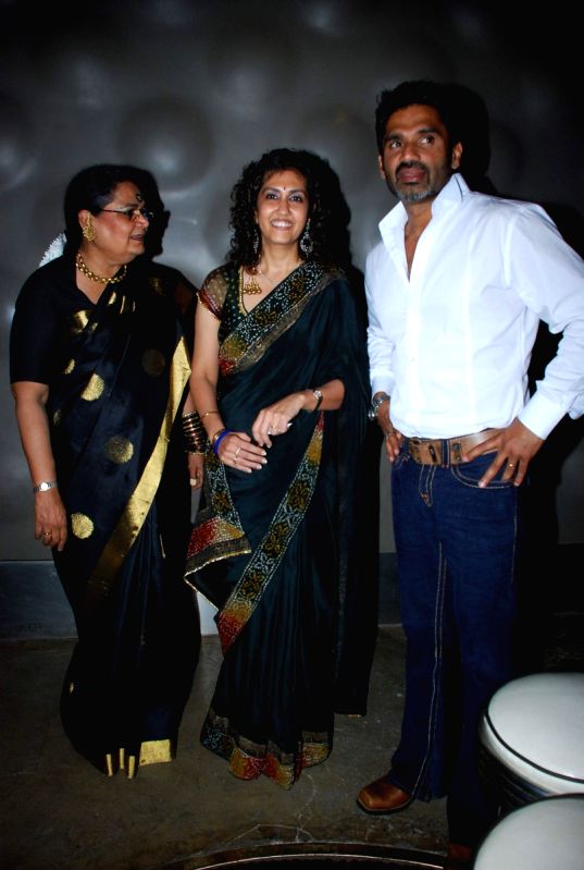 Sunil Shetty, Javed Akhtar at Mohyna Srinivasan book launch at Blue Frog.