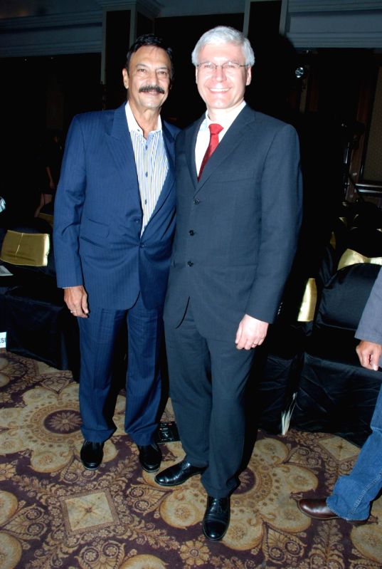 Suresh Oberoi at Mercedez Benz Facination colelction by Manish Arora.