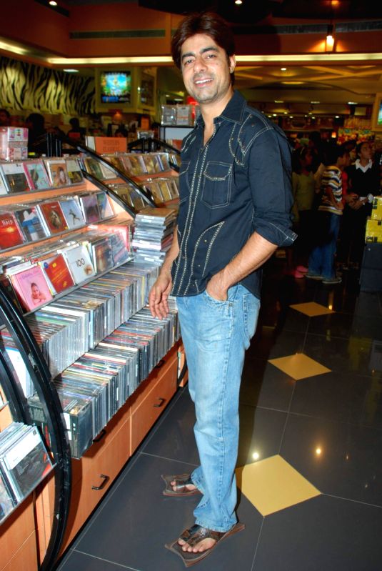 Sushnat Singh at launches Kishwar Desai's book Witness The Night.