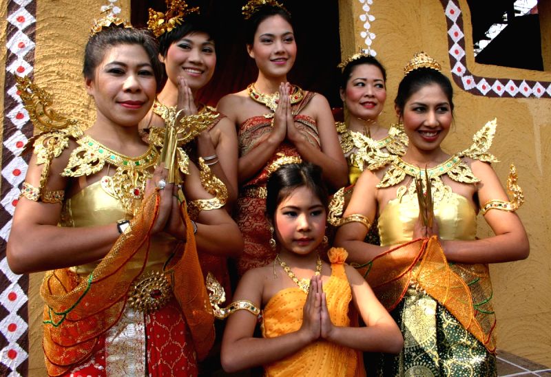 Thai traditional dancers at the Surajkund Crafts Mela in Faridabad on Sunday New Delhi,31 Jan 2010.