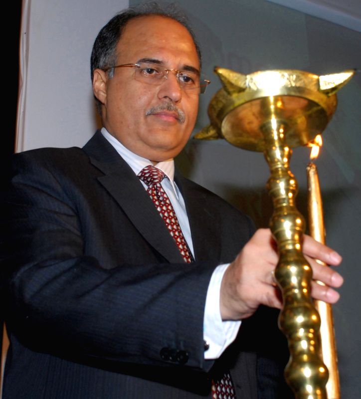 TTSL Managing Director Anil Sardana at a press conferance to announced the commercial launch of TATA Docomo GSM Service in Kolkata on Thursday 8th Oct 09.