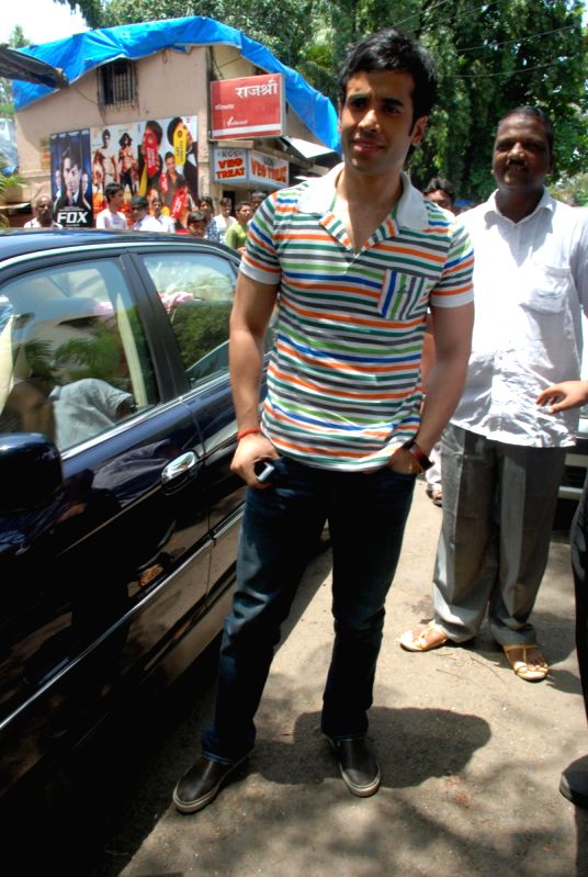 Tusshar Kapoor to promote her film "Life Partner" at Galaxy.