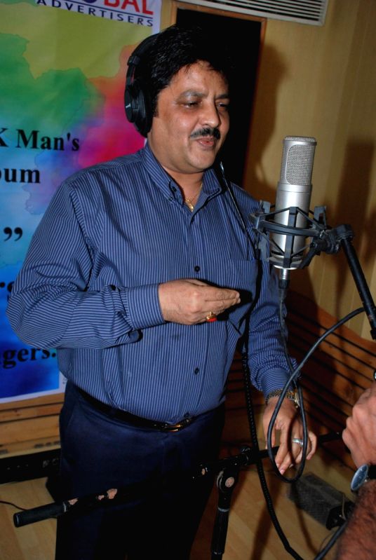Udit Narayan at Guiness record of 333 singers for peace song - let's Have Some Fun.