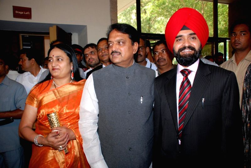 Vilasrao Deshmukh at the “Rajiv Gandhi Awards”.