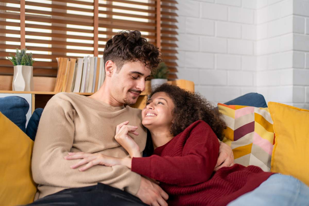 10 Relationship Signs Your Primary Love Language Is Physical Touch