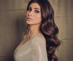 Mouni Roy offers prayers at Kashi Vishwanath during Sawan