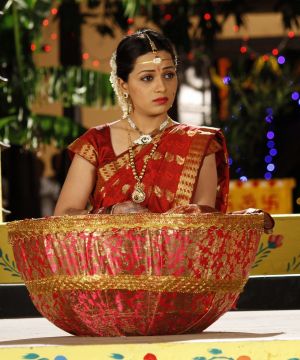 Jeelakarra Bellam Movie Cast, Review, Wallpapers & Trailer