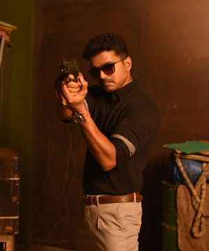 Theri Movie Cast, Review, Wallpapers & Trailer