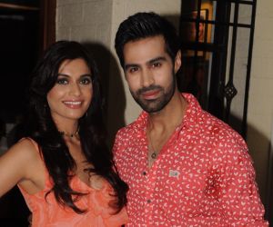 Ek Haseena Thi Ek Deewana Tha Movie Cast, Review, Wallpapers & Trailer