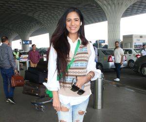 Poonam Pandey Wallpapers | Poonam Pandey Pics & Photo Gallery | Hot