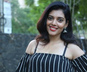 Vedigundu Pasangge Movie Cast, Review, Wallpapers & Trailer