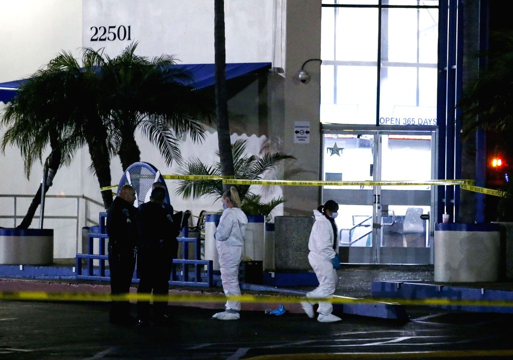 2 dead, 5 injured in Los Angeles park shooting