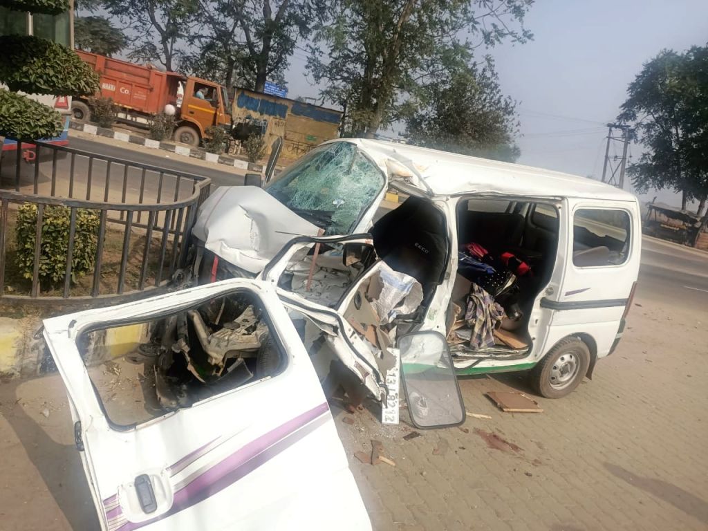 Free Photo: 2 killed, 5 injured as bus collides with car in Gurugram.