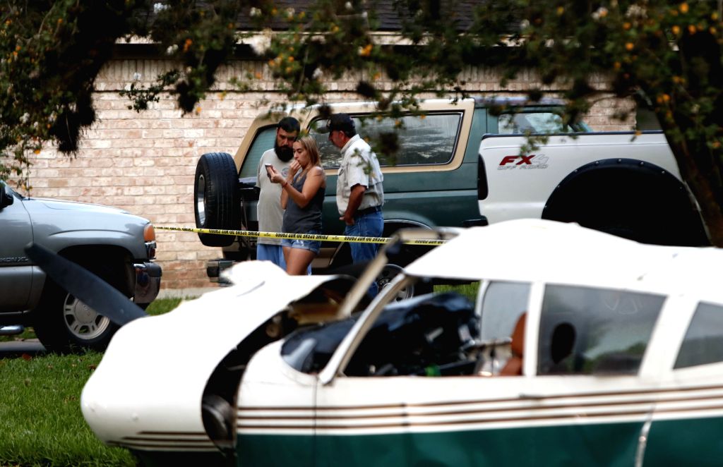 2 killed in small plane crash in Texas