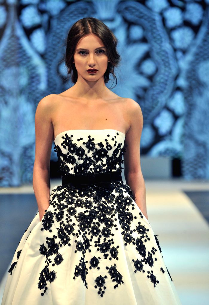 FASHION WEEK