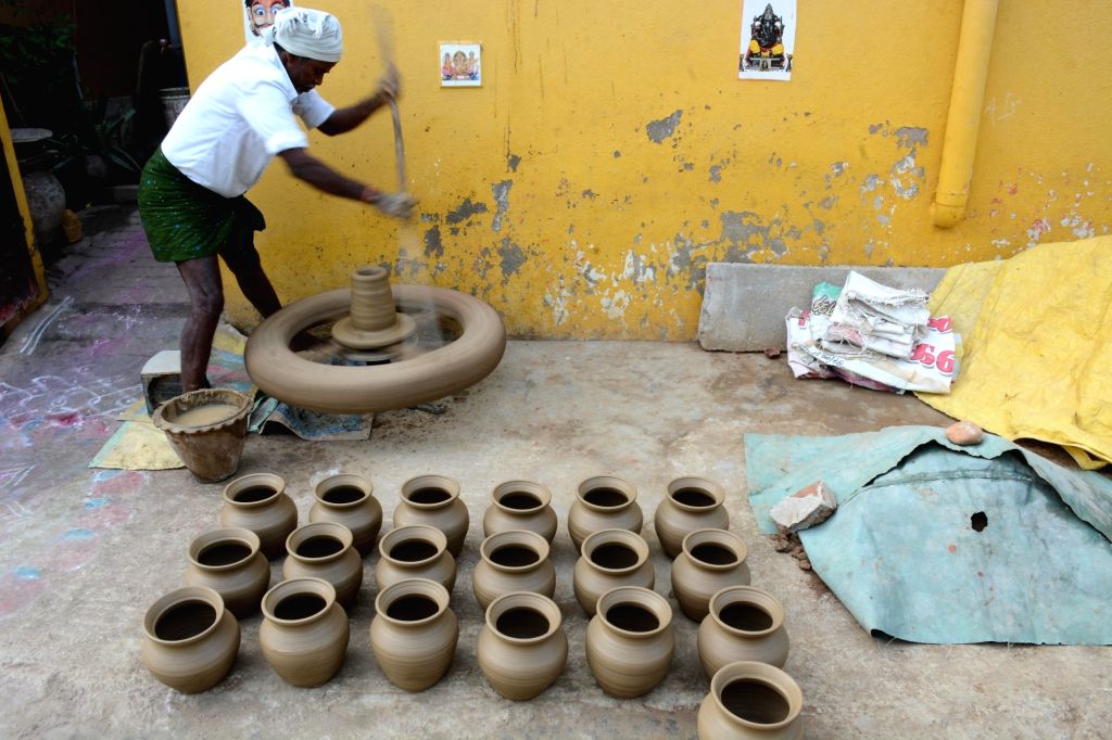 Earthen pots