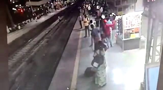 RPF man save life of woman passenger at Bhubaneswar railway station