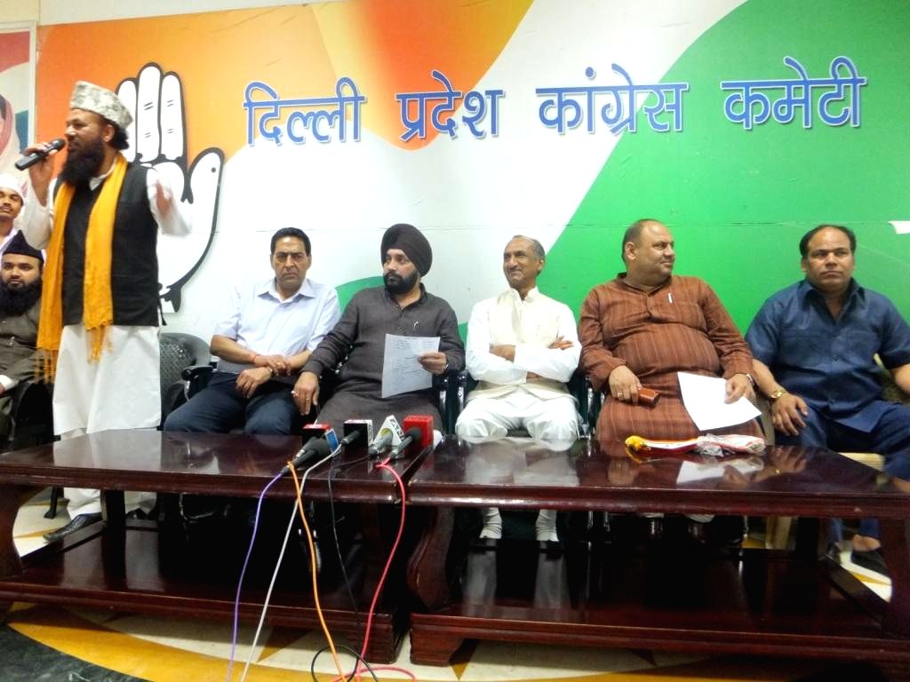 Maulana A.B.Ashrafi joins Congress
