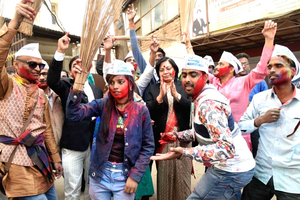 AAP sweeps Delhi Polls 2020, party workers celebrate